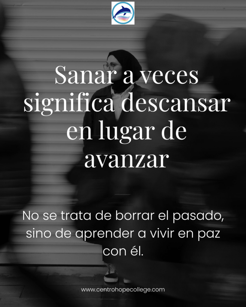 Cómo sanar el trauma: más que solo contarlo, representado por una figura en pausa entre personas en movimiento, transmitiendo introspección y aceptación.